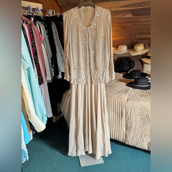 Midnight Velvet Dresses & Skirts - Midnight Velvet Cream Embellished Maxi Dress Wedding Guest Mother of Bride (L)